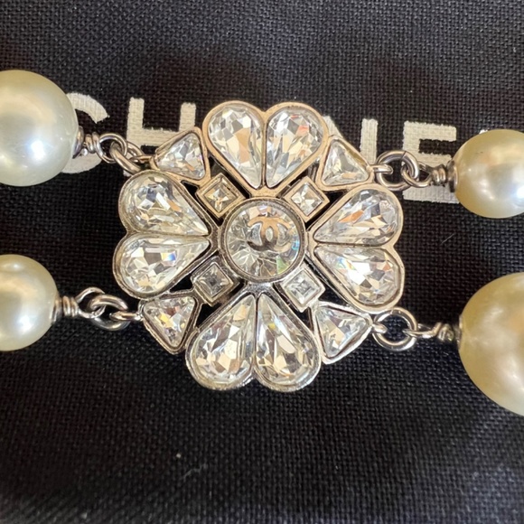 Chanel Faux Pearl and Crystal Cluster Bracelet From Autumn 2008 Collection - Picture 16 of 16